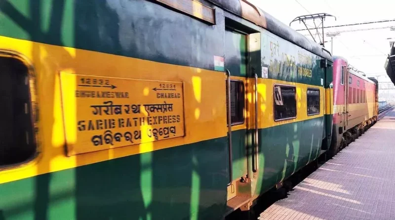 28 04 2023 garib rath train 23397993