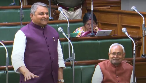 हमारे चाहने वाले उधर भी हैं, राजद विधायक के नीतीश सरकार गिरने के दावे पर विधानसभा में मंत्री ने ली चुटकी
